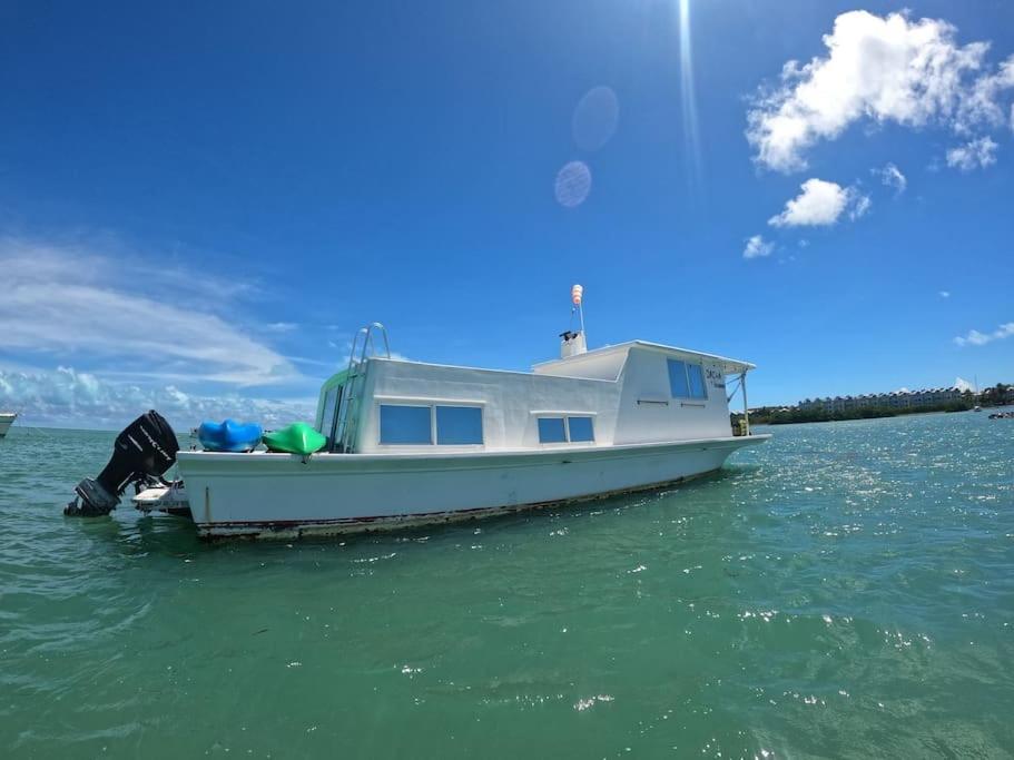 Отель Beautiful Houseboat In Ки-Уэст Экстерьер фото